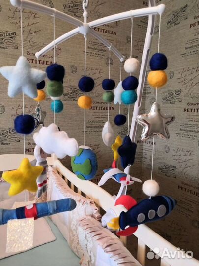 Музыкальный мобиль на кроватку