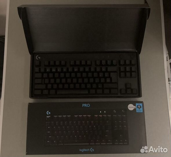 Игровая клавиатура Logitech G Pro (blue switches)