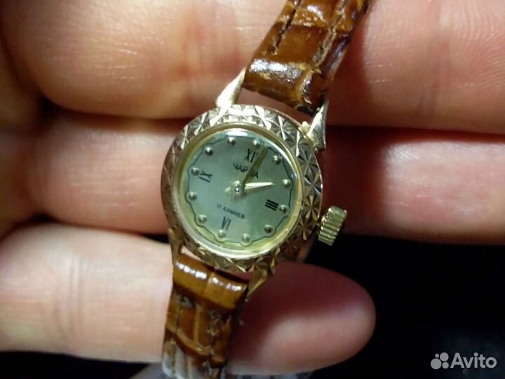 Часы женские золотые Чайка