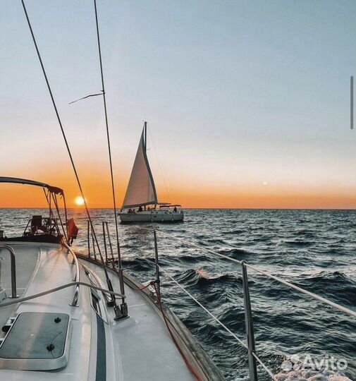 Парусная яхта, катер