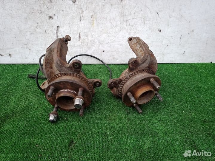 Поворотный кулак Ford Fiesta MK4 рестайлинг