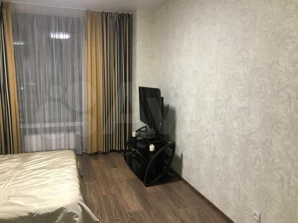 1-к. квартира, 42 м², 18/24 эт.