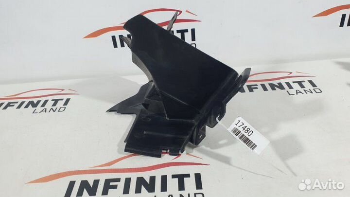 Дефлектор радиатора средний правый Infiniti