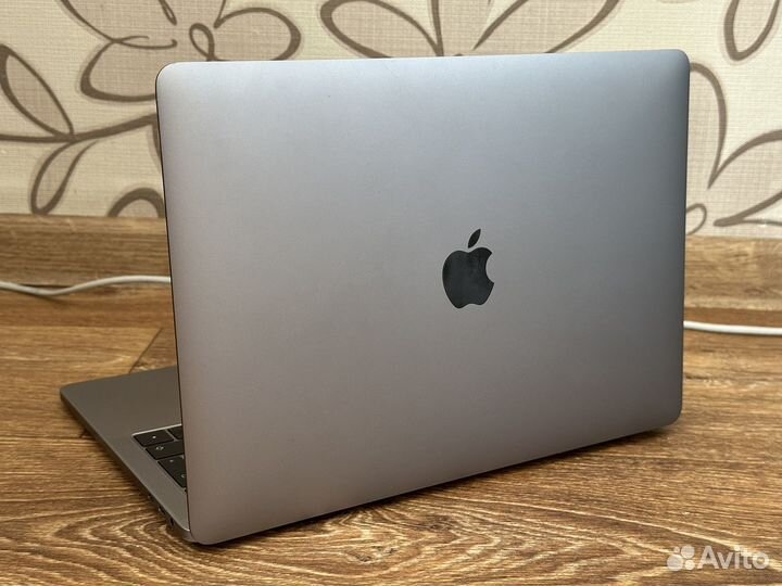 MacBook Pro 13 2016 Touch Bar i5/8/256gb