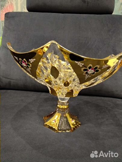 Ваза для фруктов на ножке