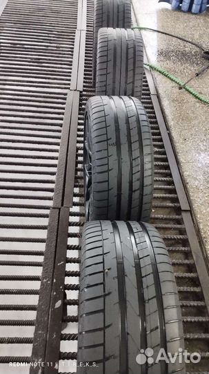 Petlas Velox Sport PT741 245/35 R20 и 275/30 R20 31W