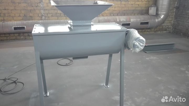 Смеситель кормов горизонтальный