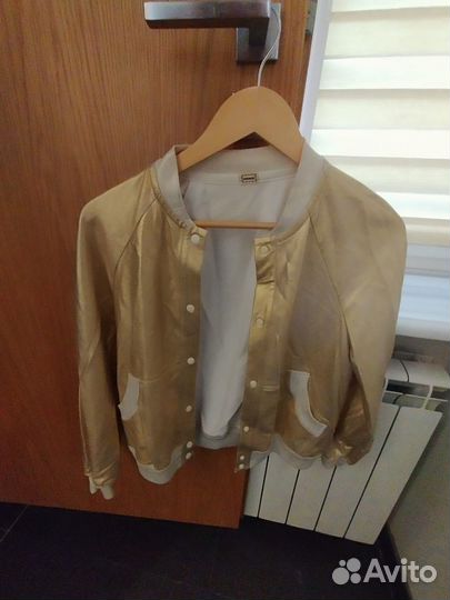 Золотая кофта