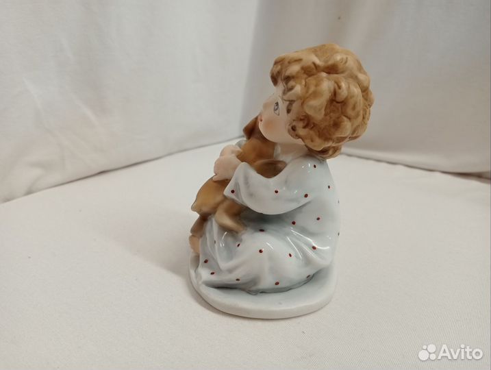 Статуэтка фарфоровая 