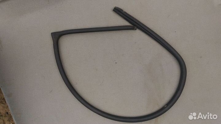 Уплотнитель (внутри) для Mitsubishi Carisma (DA)