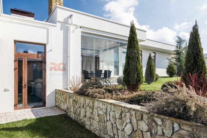 Коттедж 189,8 м² на участке 9,1 сот.