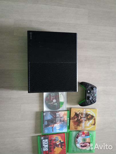 Xbox One + 5 игр +геймпад+ ссд накопитель на 512гб