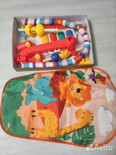 Развивающий коврик с пианино новый