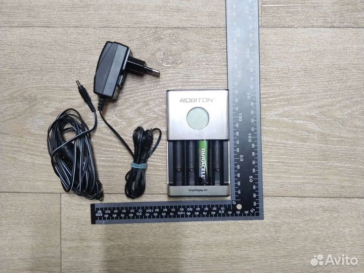 Зарядноеустройство для аккумуляторов Robiton