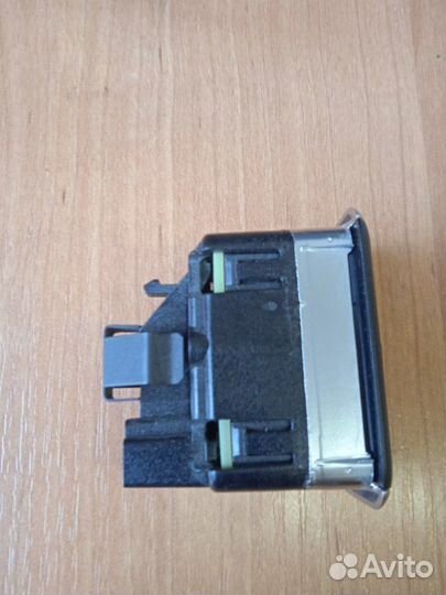 Кнопка открывания багажника Mercedes Gle-Class 166