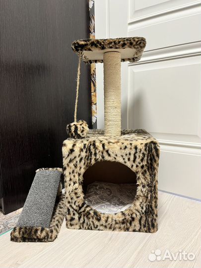 Домик лежанка для кошки с когтеточкой