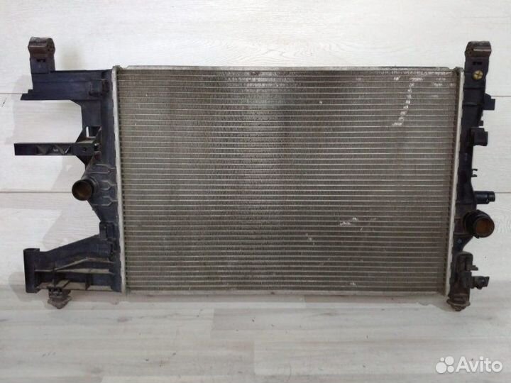 Радиатор двс Opel Astra J A16XER 2010