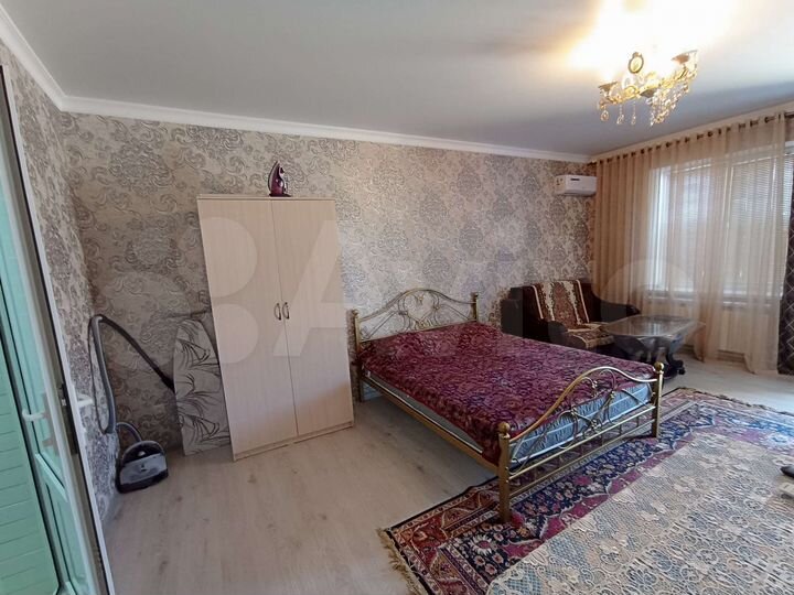 Комната 38 м² в 3-к., 1/2 эт.