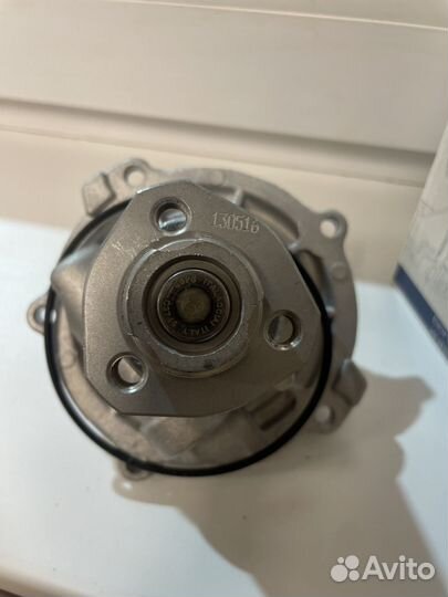 Насос водяной (помпа) VW Passat