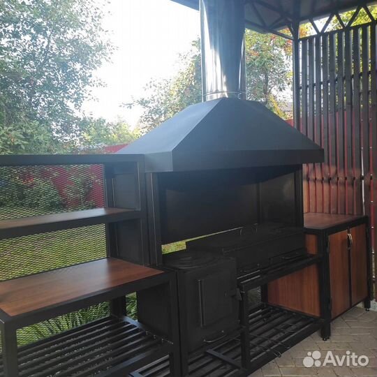 Зона барбекю с вытяжкой