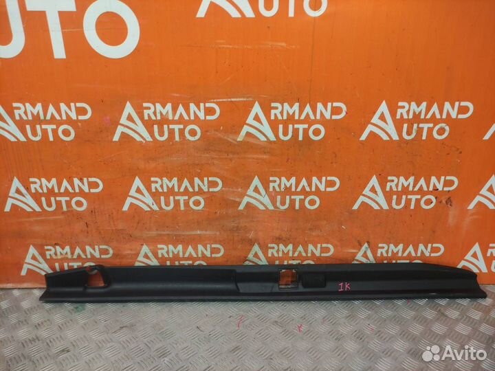 Кожух замка багажника Toyota Land Cruiser Prado