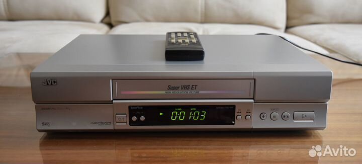 Видеомагнитофон JVC (S-VHS)