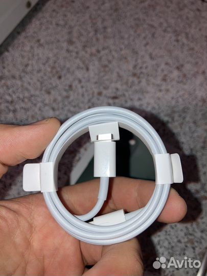 Провод на iPhone