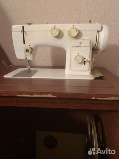 Швейная машина Чайка 142