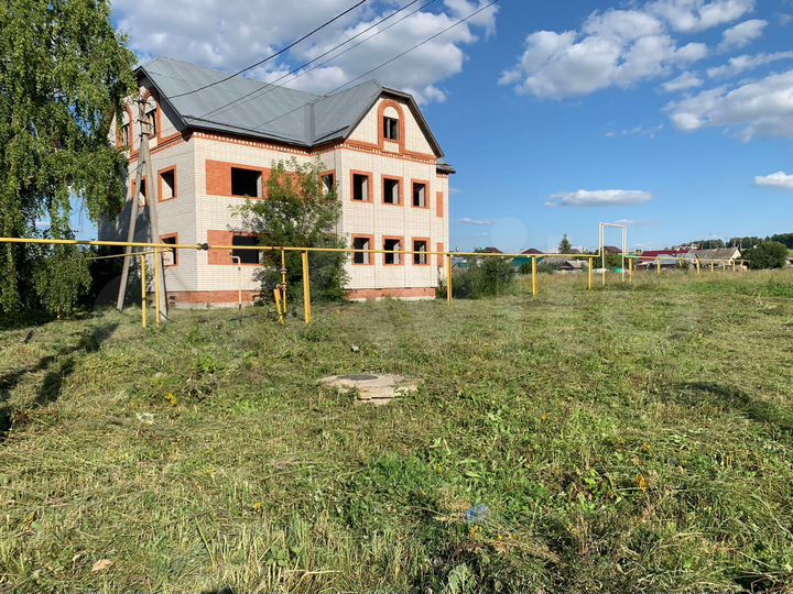 Дом 715,9 м² на участке 19,8 сот.