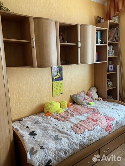 Детская мебель стенка(шкаф,полки,стеллаж, кровать)
