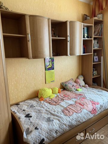 Детская мебель стенка(шкаф,полки,стеллаж, кровать)