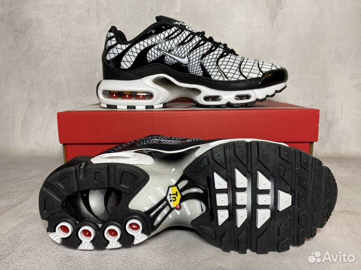 Кроссовки Nike Air Max Tn Plus