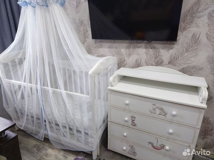 Детская кроватка +пеленальный комод