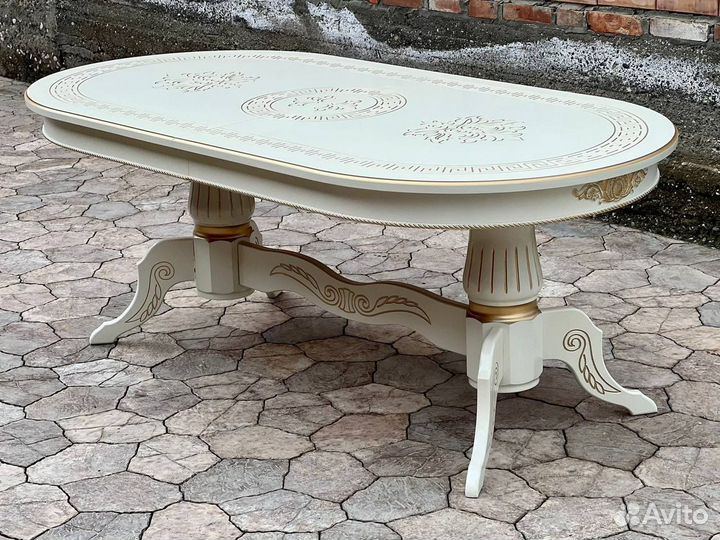 Стол и стулья