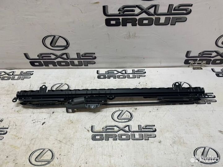 Шторка солнцезащитная зад. Lexus LS460