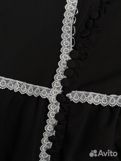 Платье черное с рюшами