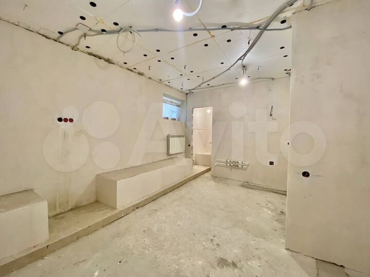 2-к. квартира, 57 м², 1/3 эт.