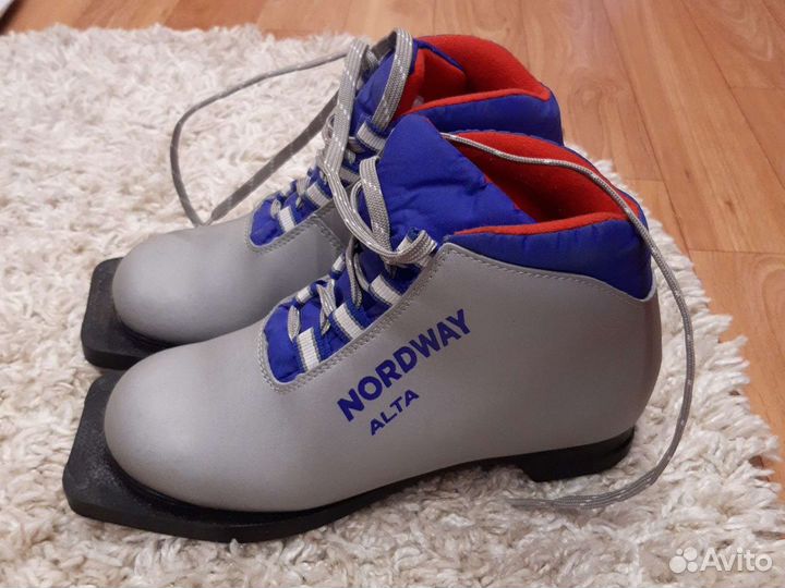 Лыжные ботинки