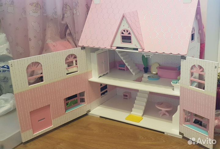 Кукольный домик с мебелью