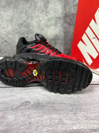 Кроссовки Nike Tn Okus Deadpool