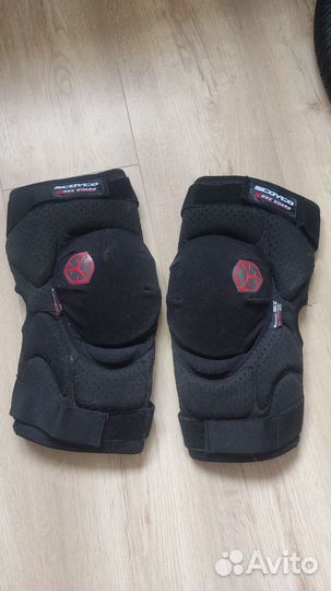 Наколенники