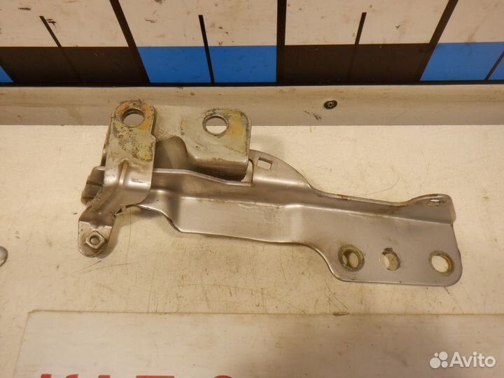 Петля капота правая Kia Sorento 2002-2009