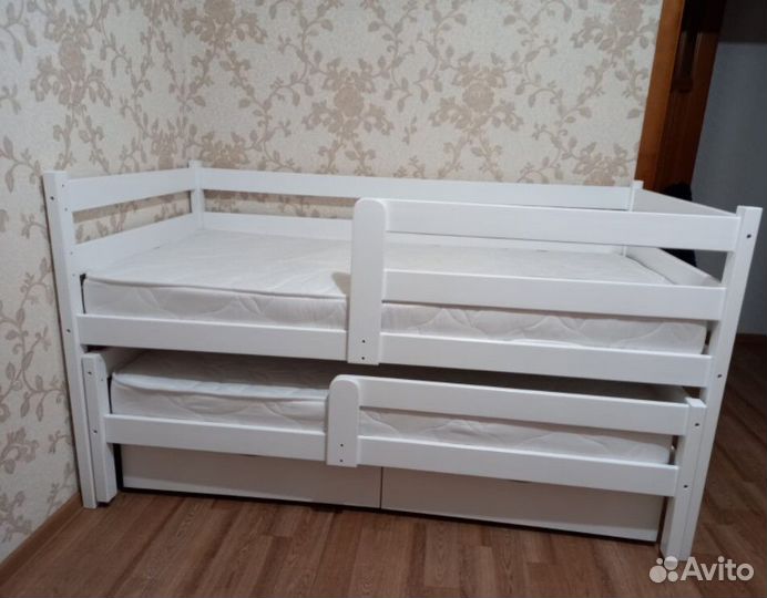 Двухъярусная кровать из массива