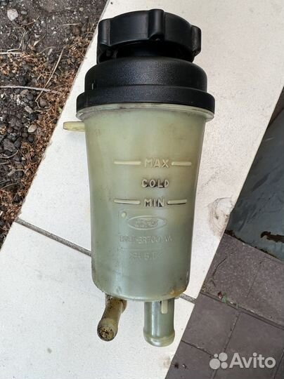 Бачок для гура ford focus 3