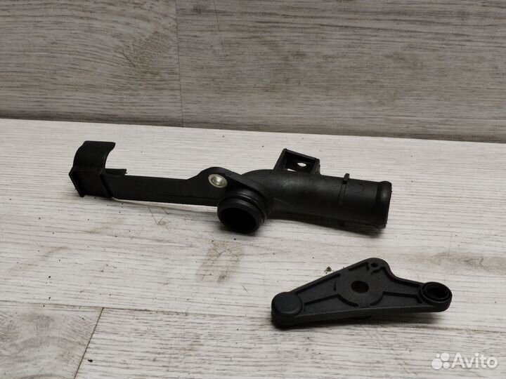 Патрубок системы охлаждения Mercedes-Benz m271