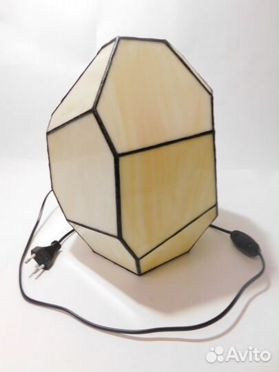 Декоративный светильник из витражного стекла