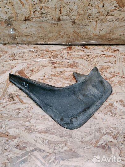 Брызговик передний левый Chevrolet Aveo