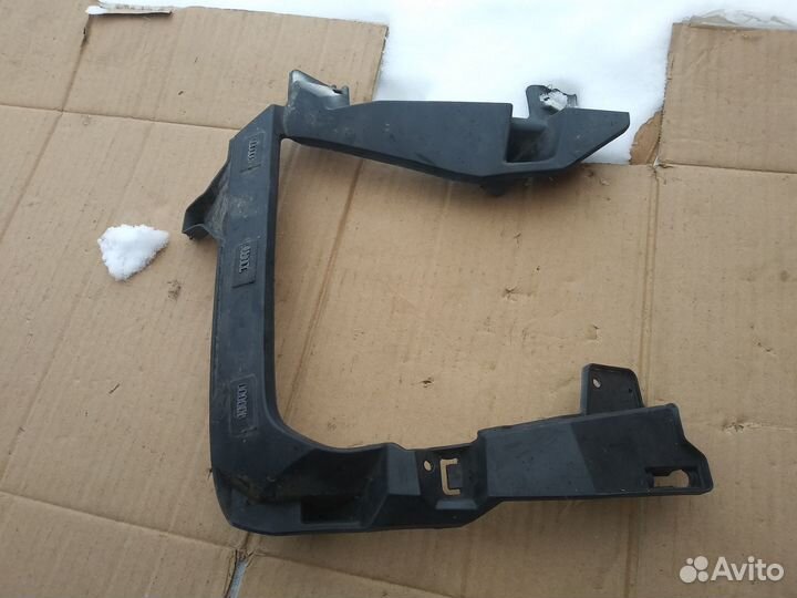 Кронштейн птф левый Mitsubishi L200 5