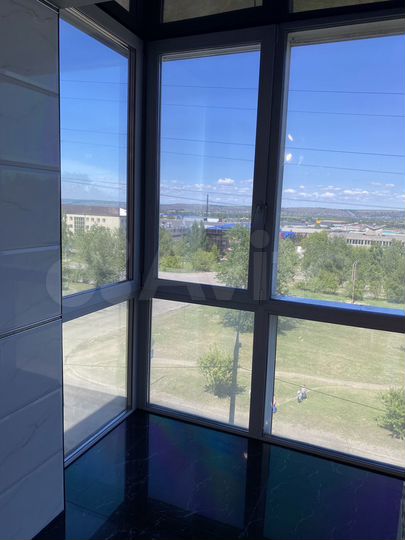 2-к. квартира, 70 м², 4/9 эт.