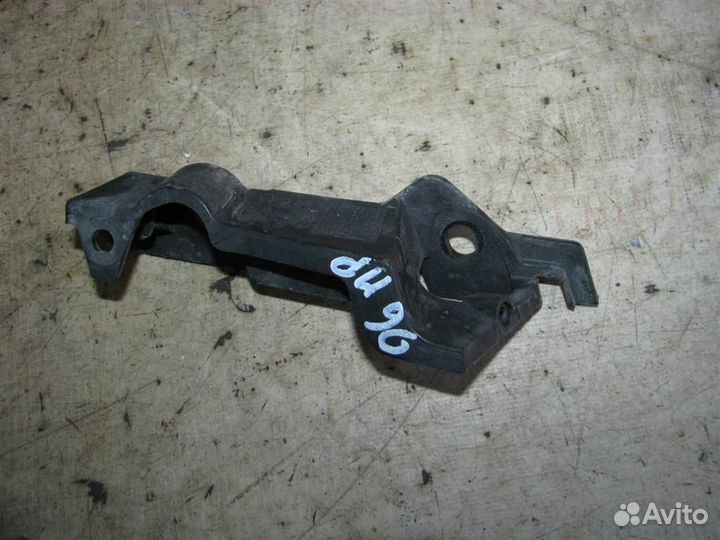 Кронштейн переднего бампера правый Audi A4 (B8) 2